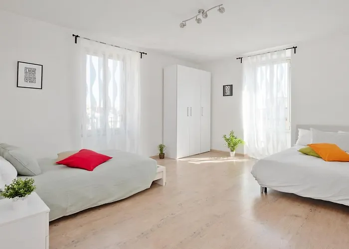 Large And Central Comfortable Apartment Appartamento *