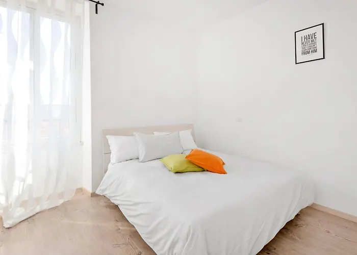 Large And Central Comfortable Apartment