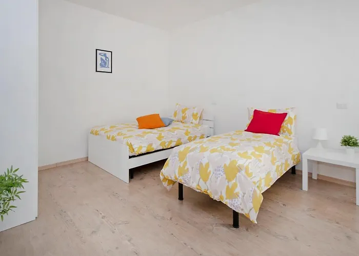 Large And Central Comfortable Apartment *
