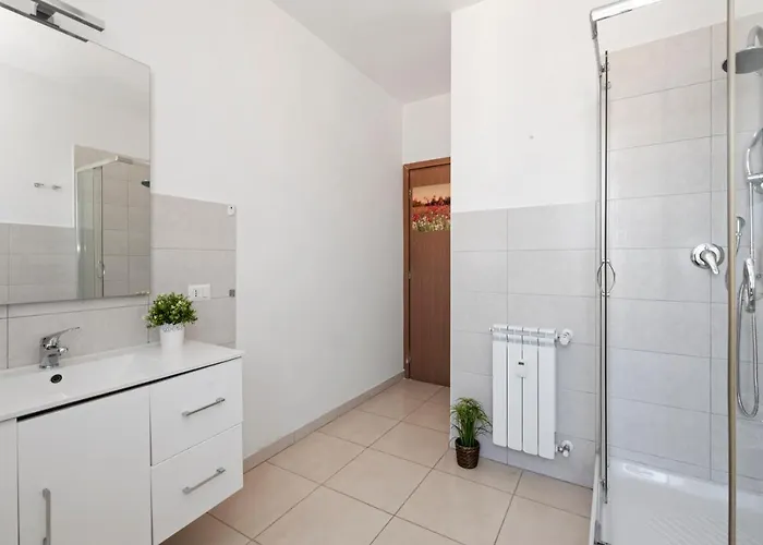 Large And Central Comfortable Apartment Appartamento