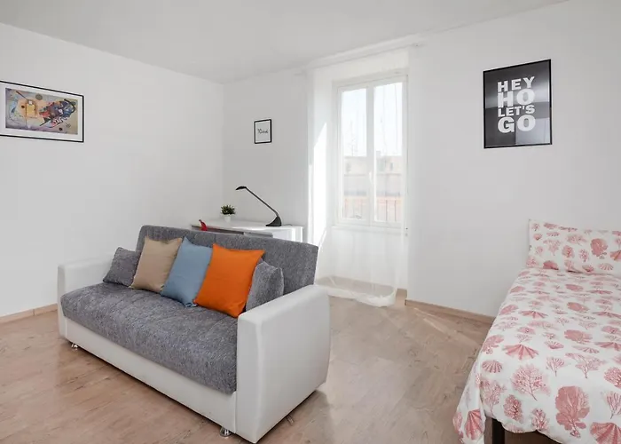 Large And Central Comfortable Apartment Appartamento *