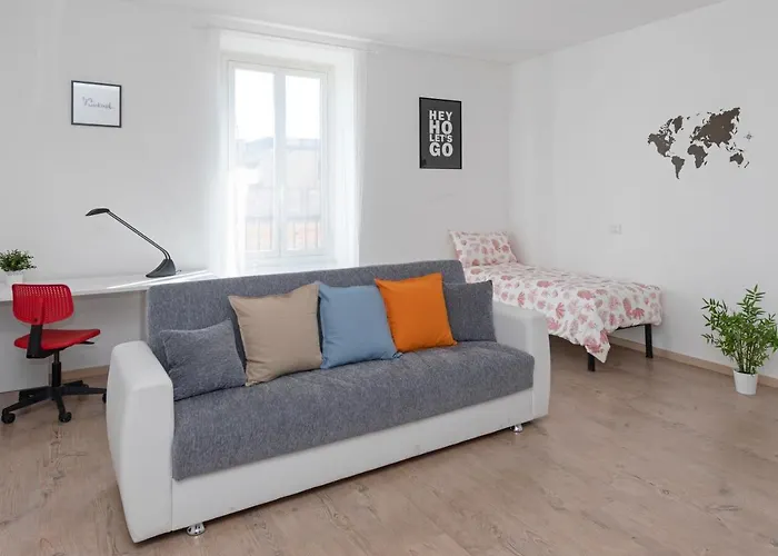Large And Central Comfortable Apartment *